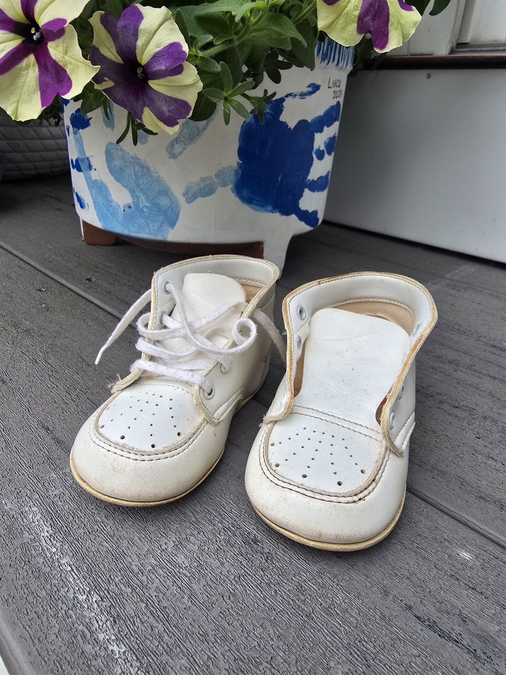 Vintage Sears Winnie-the-Pooh White Baby Walker Lace-Up Leather Shoes